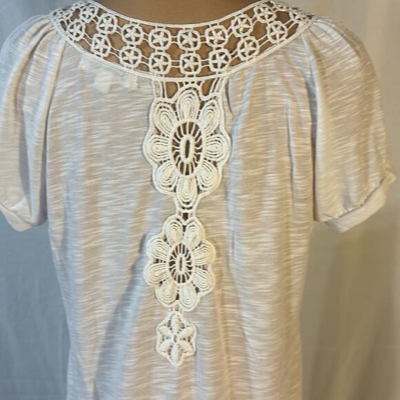 Energize white top with lace neckline size large - Picture 5 of 7